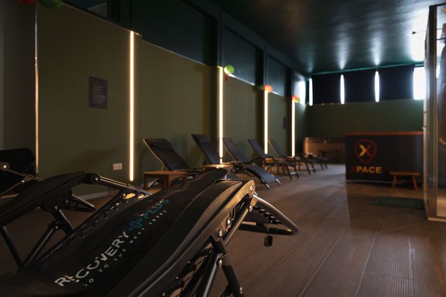 Equipamento de pressoterapia nos cadeirões de recuperação