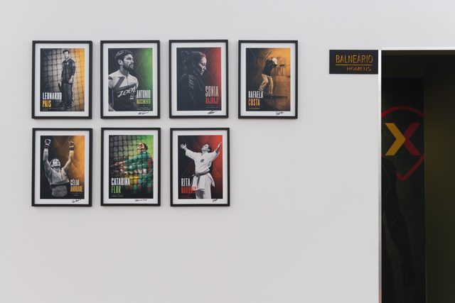 Parede de fotografias e mensagens do XPACE