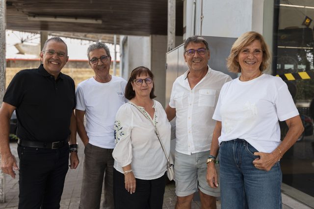 Grupo de convidados à entrada do XPACE